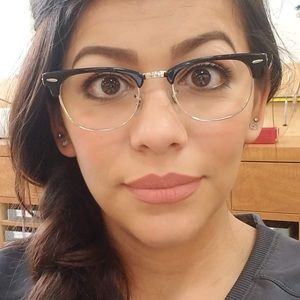 Meet your Posher, Sayra